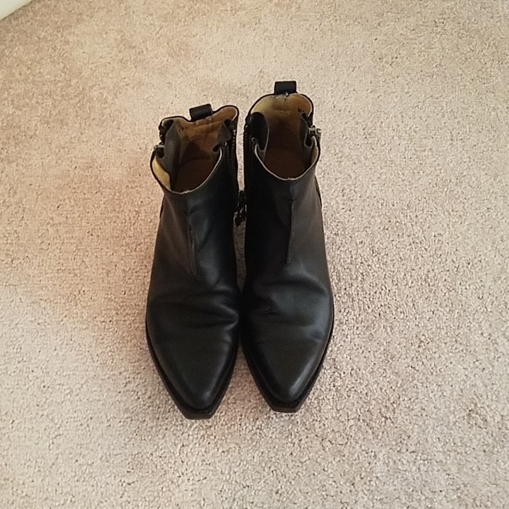 Frye Sacha Moto booties 6.5